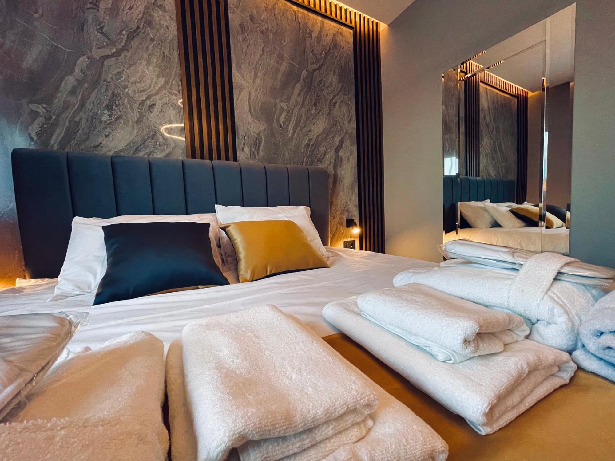 Mozaik Apartments & Spa - Modern 4-Star Apartments With Exclusive Private Spa Wellness In The City Center - Sauna, Jacuzzi, Turkish Bath - Free Parking, Wi-Fi - Rooms & Apartments Ćuprija Eksteriør billede
