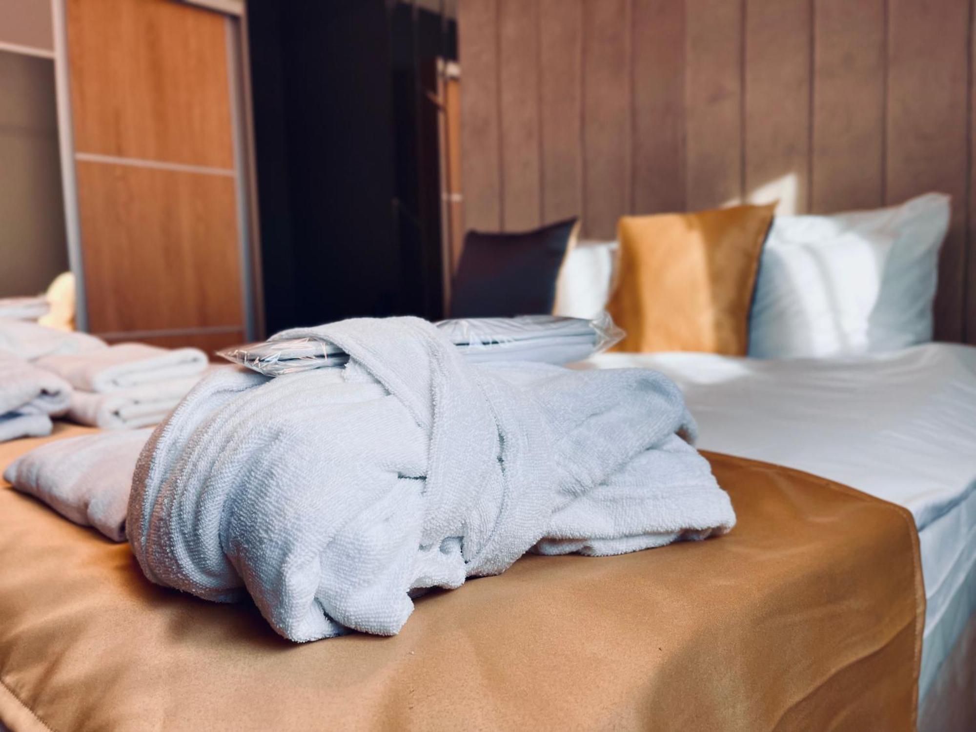 Mozaik Apartments & Spa - Modern 4-Star Apartments With Exclusive Private Spa Wellness In The City Center - Sauna, Jacuzzi, Turkish Bath - Free Parking, Wi-Fi - Rooms & Apartments Ćuprija Eksteriør billede