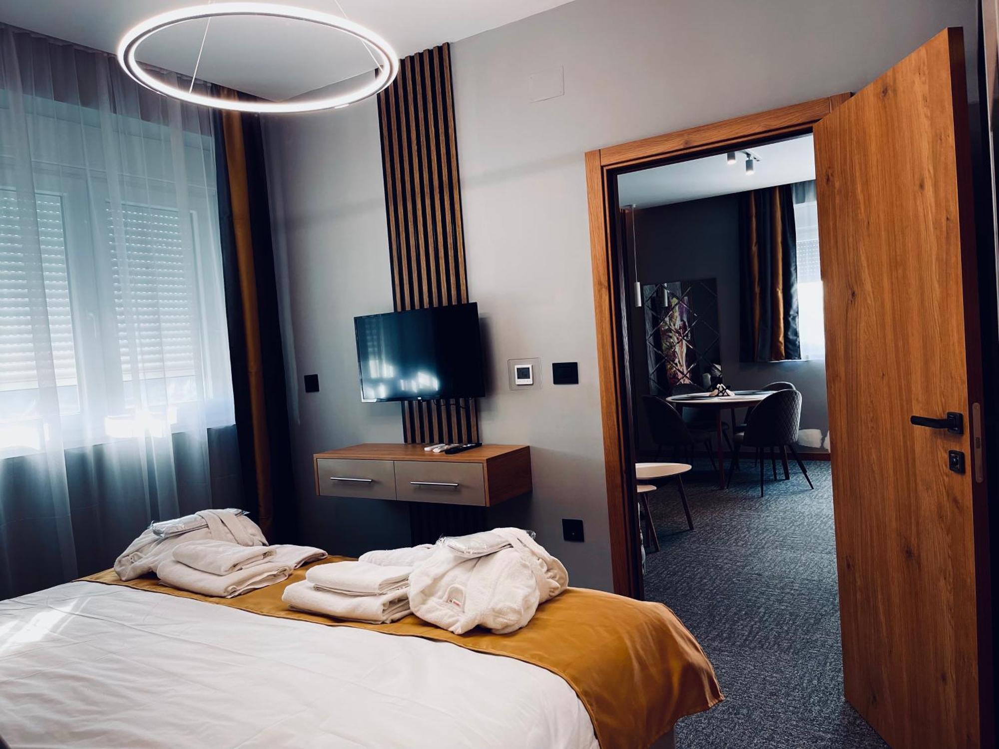 Mozaik Apartments & Spa - Modern 4-Star Apartments With Exclusive Private Spa Wellness In The City Center - Sauna, Jacuzzi, Turkish Bath - Free Parking, Wi-Fi - Rooms & Apartments Ćuprija Eksteriør billede